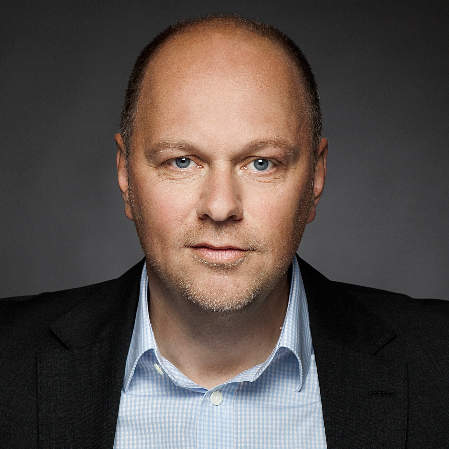 Ulrich Münster spricht auf der Informationsveranstaltung in Düsseldorf